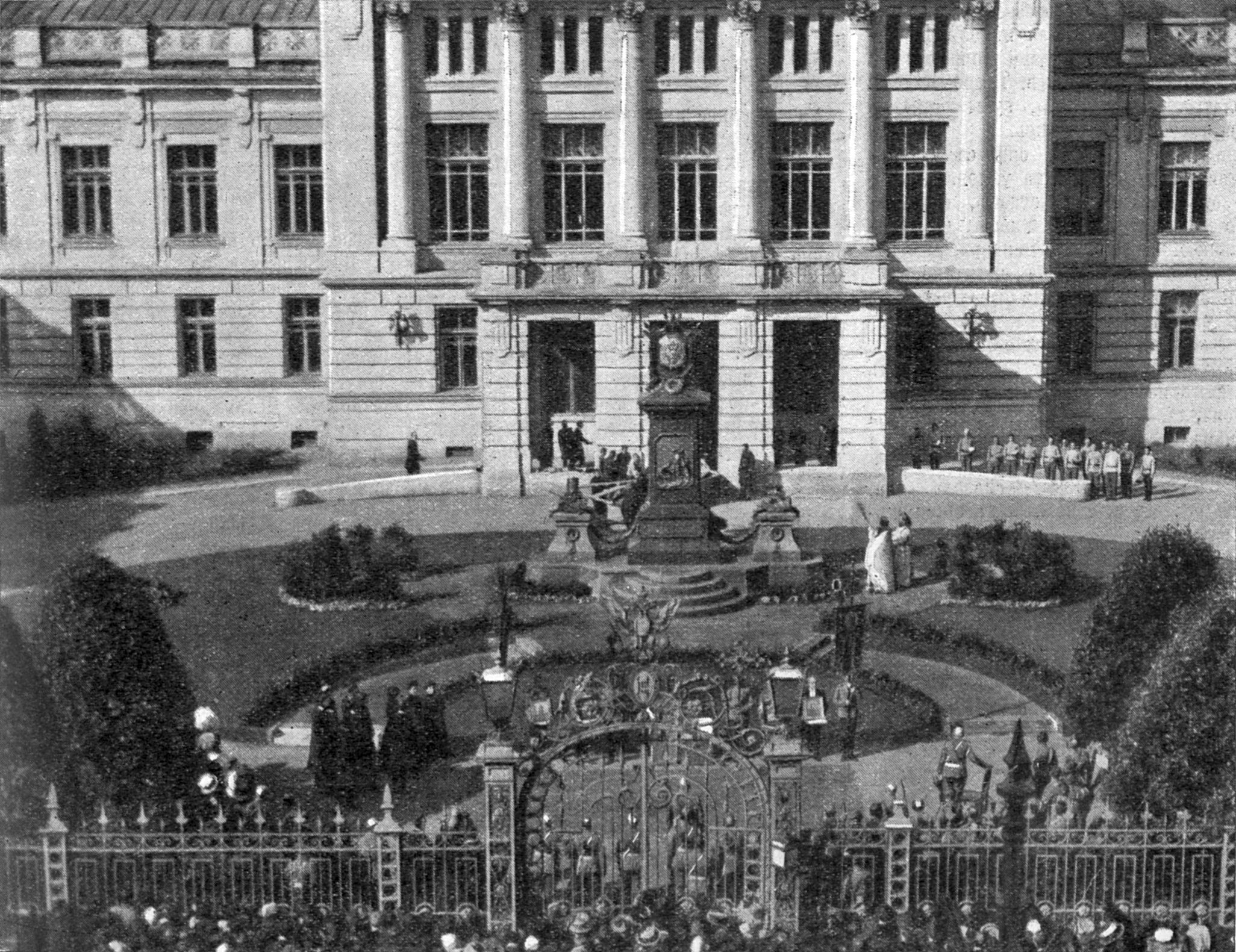 Открытие памятника павшим питомцам Николаевской военной академии («Жертвам служебного долга») 1909 год.