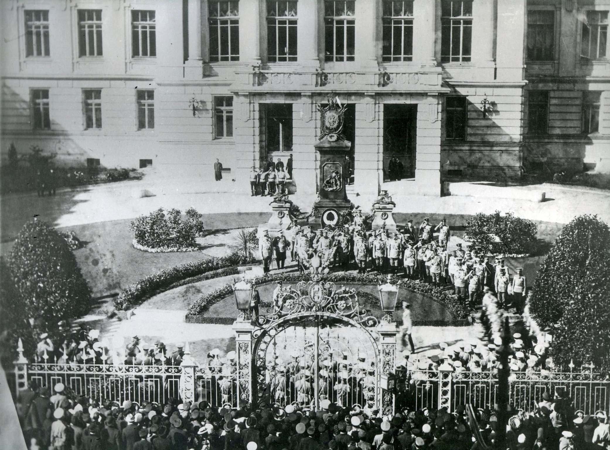 Открытие памятника павшим питомцам Николаевской академии Генерального штаба.