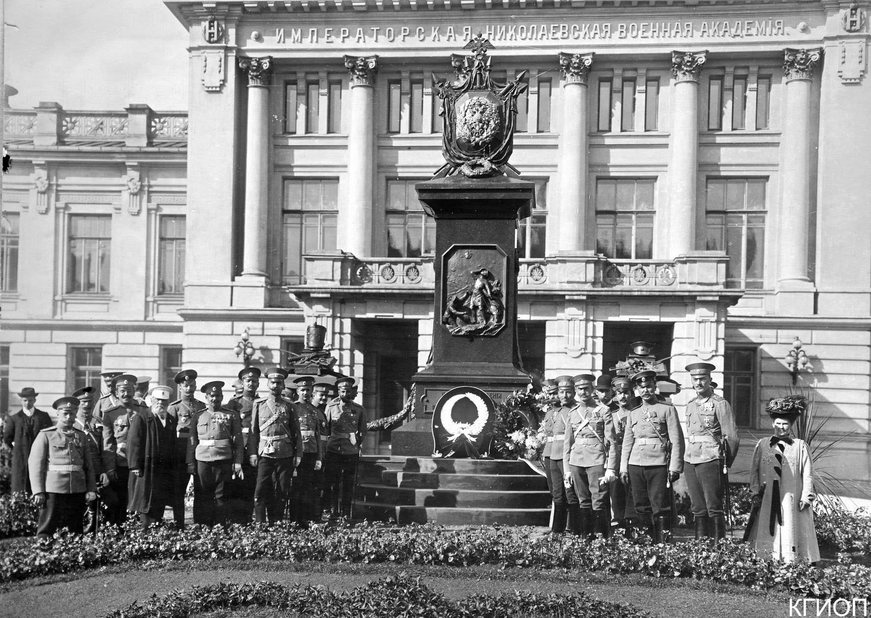 Памятник питомцам Академии Генерального штаба («Жертвам служебного долга») 1909 год.